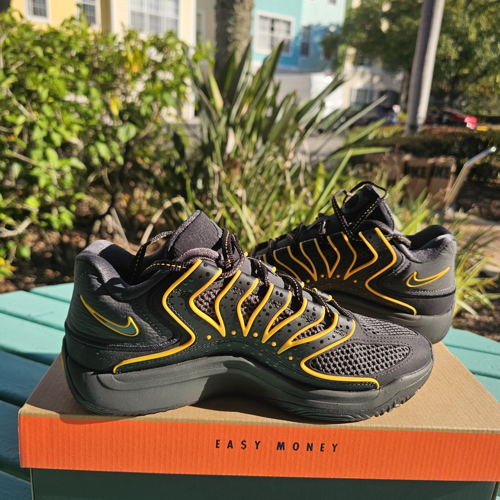 Nike KD 18 “Rain City” – Size 6M / 7.5W – Brand New